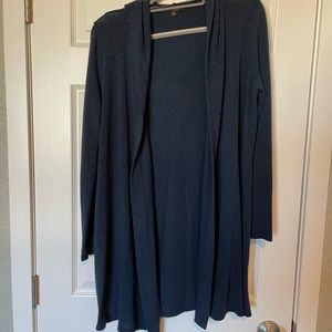 Laila Jayde Woman’s Navy Blue Sweater size Medium